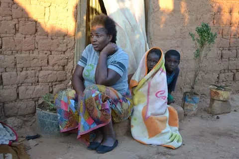 Makululu Combined School - Mother with children